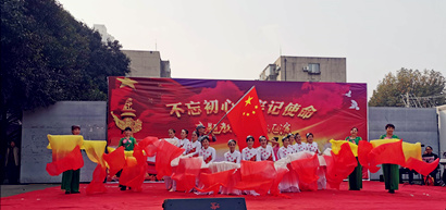 不忘初心 服膺使命 ｜海红物业党总支：进行“不忘初心 服膺使命”主题教育文艺汇演